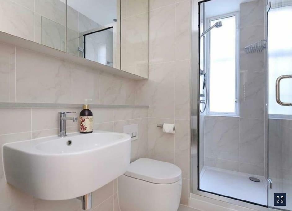2 Bedroom Apartment Just Off Kings Road Londyn Zewnętrze zdjęcie